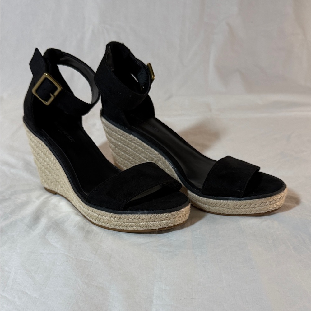 Banana Republic Black and Tan Wedge Espadrille Sandals Size 7